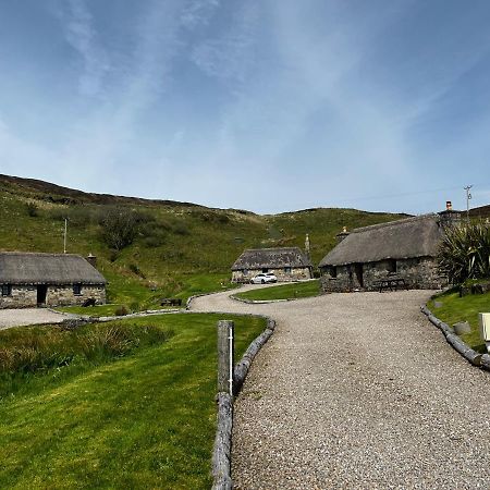 Tigh Phadraig At Marys Thatched Cottages Elgol ภายนอก รูปภาพ